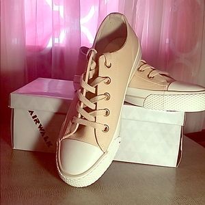 Brand new, Air walk sneakers in Rose gold
